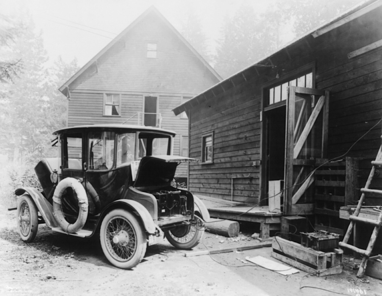 Electric car charging in Detroit