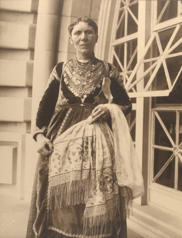 greek-woman-1909